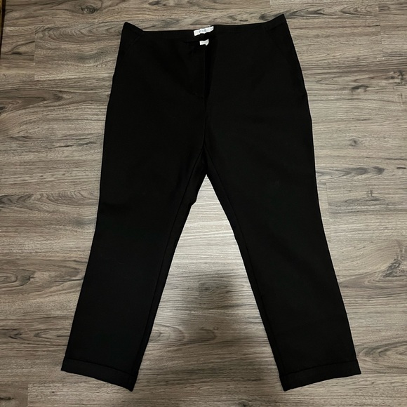 NWOT Rickiโs Ladies Size 12 Black Twill Capris - Picture 1 of 8
